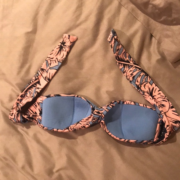 Bikini top 🌻 - Picture 3 of 4